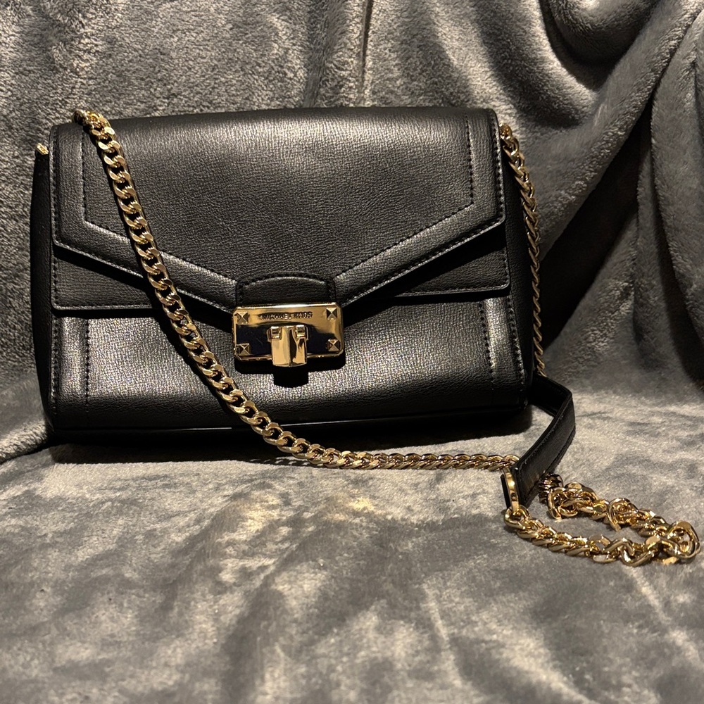 Black Michael Kors Kinsley flap shoulder bag